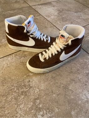 New Nike Blazer Mid 77 Vintage
Cacao Wow Sail Coconut Milk Black (Women's)